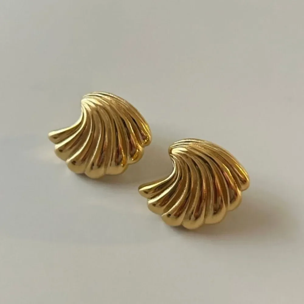 Vintage style stud earrings A849